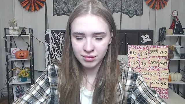 LauraHlot online show from 10-25-25, 05:40