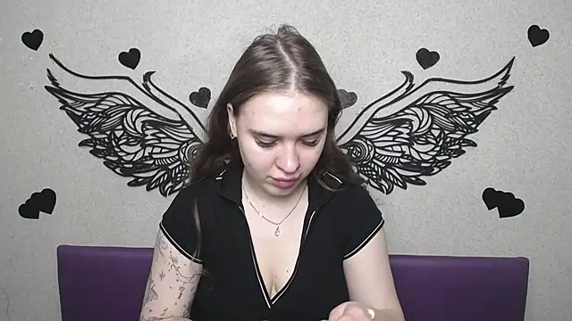 LauraHlot online show from 04-17-26, 05:38