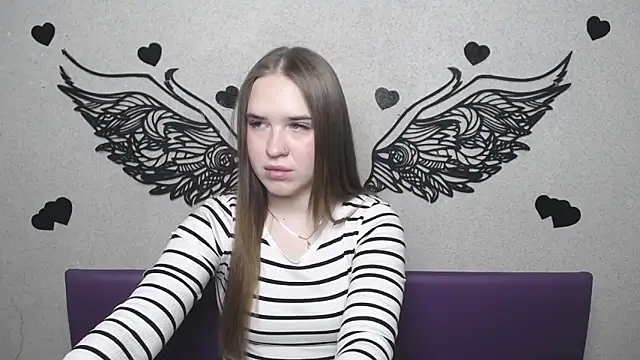 LauraHlot online show from 04-18-26, 05:17