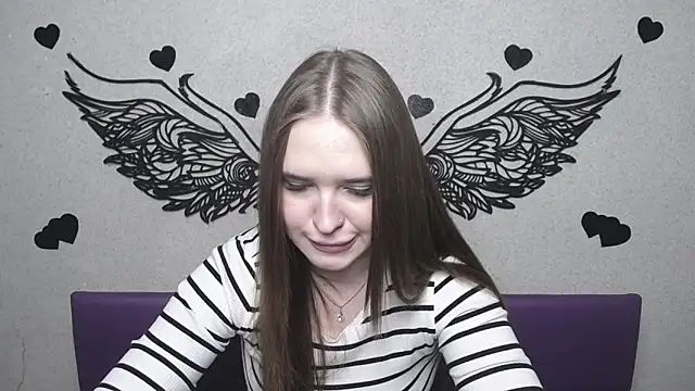 LauraHlot online show from 04-18-26, 07:07