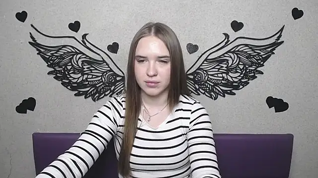 LauraHlot online show from 04-18-26, 07:58