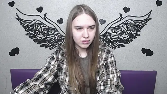 Snapshot of LauraHlot chatting on 04-22-26, 05:43 LauraHlot online show from 04-22-26, 05:43