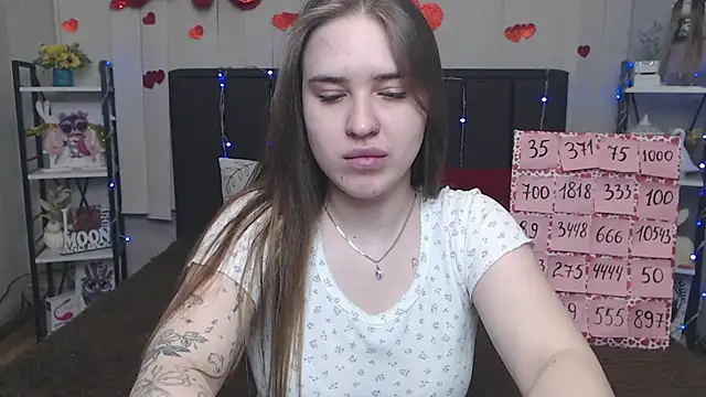 Snapshot of LauraHlot chatting on 05-21-26, 06:42 LauraHlot online show from 05-21-26, 06:42