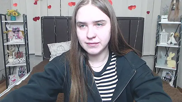 Snapshot of LauraHlot chatting on 05-31-26, 06:09 LauraHlot online show from 05-31-26, 06:09
