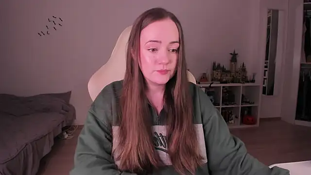 Snapshot of WalkingGirl chatting on 11-27-25, 10:45 WalkingGirl online show from 11-27-25, 10:45