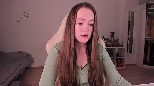 Snapshot of WalkingGirl chatting on 12-02-25, 04:57 WalkingGirl online show from 12-02-25, 04:57