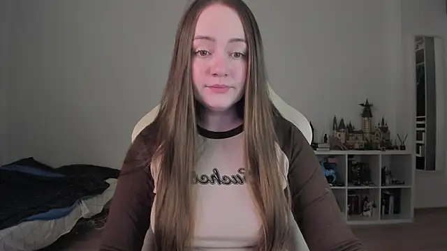 Snapshot of WalkingGirl chatting on 02-09-26, 09:30 WalkingGirl online show from 02-09-26, 09:30