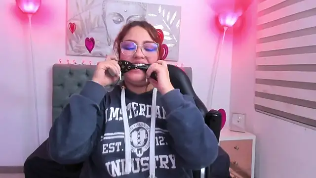 Camiila Osorio online show from 02-14-25, 08:42