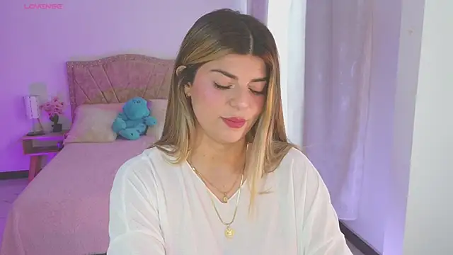 Snapshot of Thamy_stark chatting on 02-25-25, 04:31 Thamy stark online show from 02-25-25, 04:31