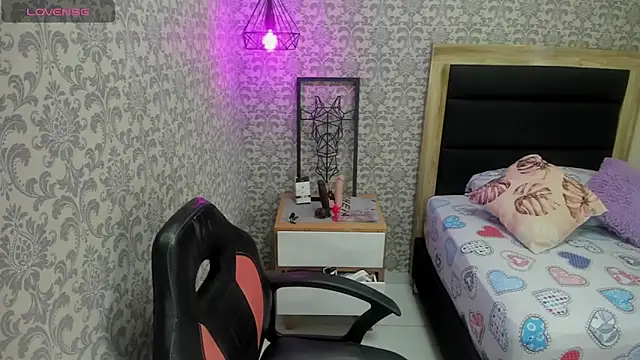 Snapshot of TATIGOLD2 chatting on 02-19-25, 12:33 TATIGOLD2 online show from 02-19-25, 12:33