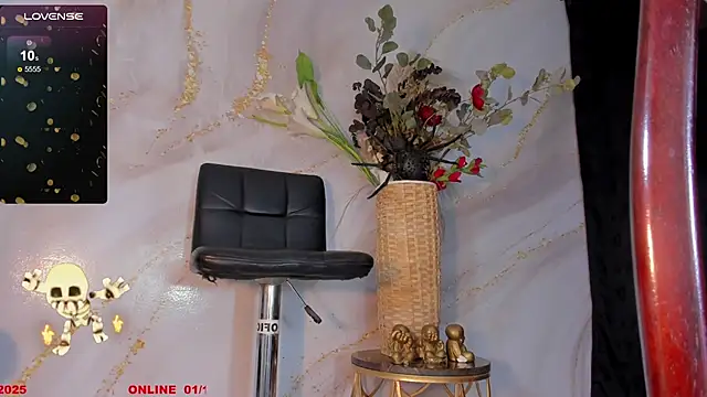 Snapshot of Karla-Ebony chatting on 11-01-25, 09:17 Karla-Ebony online show from 11-01-25, 09:17