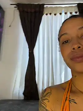 Snapshot of MarieLeon chatting on 06-23-26, 07:23 MarieLeon online show from 06-23-26, 07:23