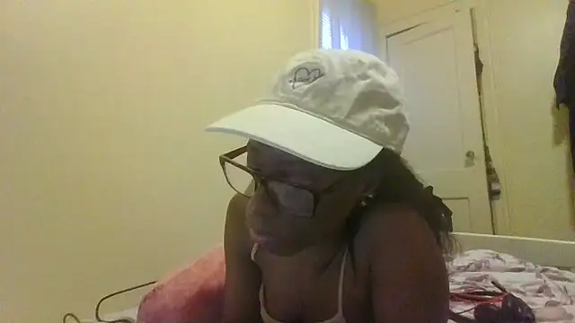 Snapshot of weeklyrush28 chatting on 12-13-24, 12:28 weeklyrush28 online show from 12-13-24, 12:28