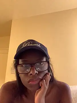 Snapshot of weeklyrush28 chatting on 03-11-26, 02:12 weeklyrush28 online show from 03-11-26, 02:12