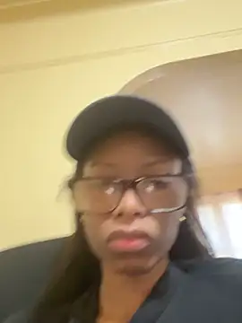 Snapshot of weeklyrush28 chatting on 03-17-26, 09:51 weeklyrush28 online show from 03-17-26, 09:51