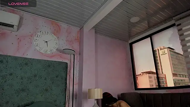 JESSI NAOMI online show from 12-22-25, 09:01