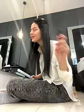 ariel jonees online show from 12-15-25, 03:05