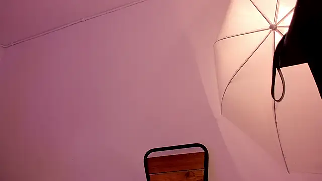 Snapshot of cloehonney chatting on 11-09-25, 10:35 cloehonney online show from 11-09-25, 10:35