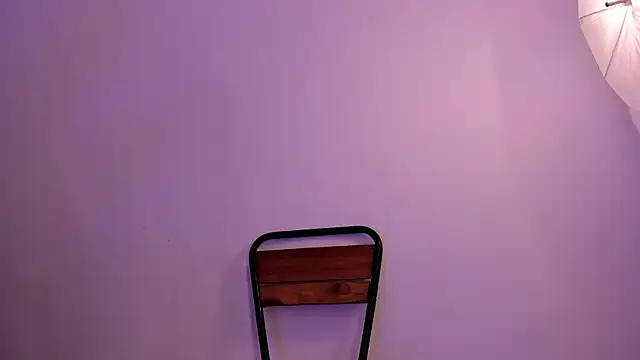 Snapshot of cloehonney chatting on 12-16-25, 07:52 cloehonney online show from 12-16-25, 07:52