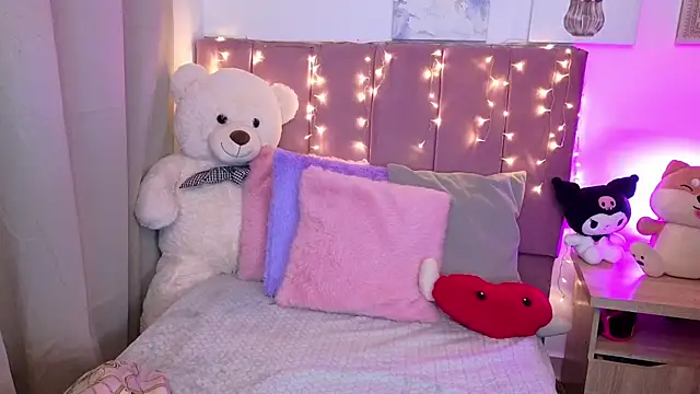 Snapshot of MiahJoness chatting on 01-17-26, 04:50 MiahJoness online show from 01-17-26, 04:50