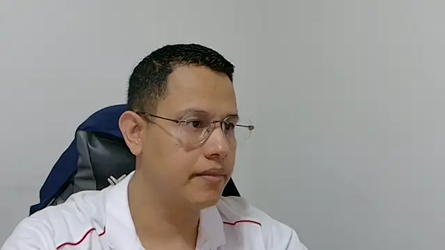 Snapshot of LiamVidal chatting on 06-17-26, 04:52 LiamVidal online show from 06-17-26, 04:52