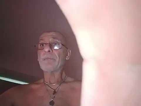 Snapshot of Toby2712 chatting on 07-19-26, 01:26 Toby2712 online show from 07-19-26, 01:26