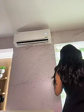 kiim taaylor online show from 11-30-25, 07:18