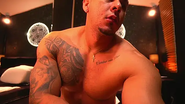 Snapshot of MassimoWalton2 chatting on 11-17-25, 02:12 MassimoWalton2 online show from 11-17-25, 02:12