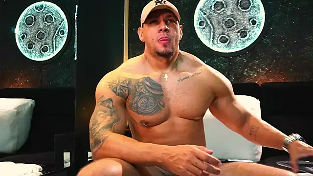 Snapshot of MassimoWalton2 chatting on 11-20-25, 10:48 MassimoWalton2 online show from 11-20-25, 10:48