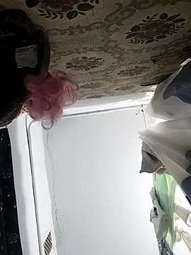 Snapshot of SweetLeila40 chatting on 02-16-26, 10:28 SweetLeila40 online show from 02-16-26, 10:28