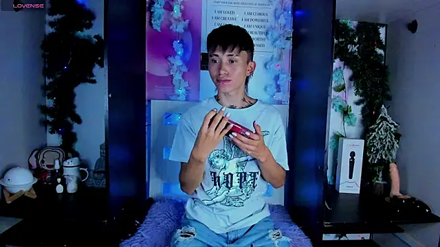 Snapshot of juniior_2311_ chatting on 02-06-25, 12:22 juniior 2311  online show from 02-06-25, 12:22