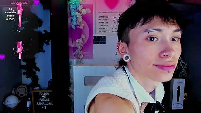 Snapshot of juniior_2311_ chatting on 02-19-25, 10:31 juniior 2311  online show from 02-19-25, 10:31