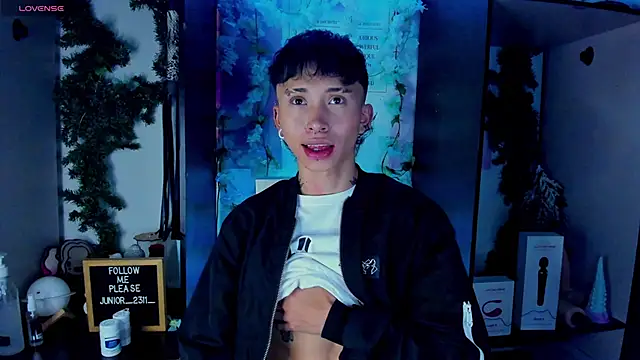 Snapshot of juniior_2311_ chatting on 03-09-25, 12:21 juniior 2311  online show from 03-09-25, 12:21