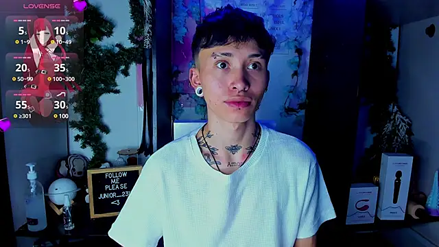 Snapshot of juniior_2311_ chatting on 03-11-25, 12:11 juniior 2311  online show from 03-11-25, 12:11