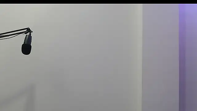 Snapshot of evaleribigtits18 chatting on 11-23-25, 07:35 evaleribigtits18 online show from 11-23-25, 07:35