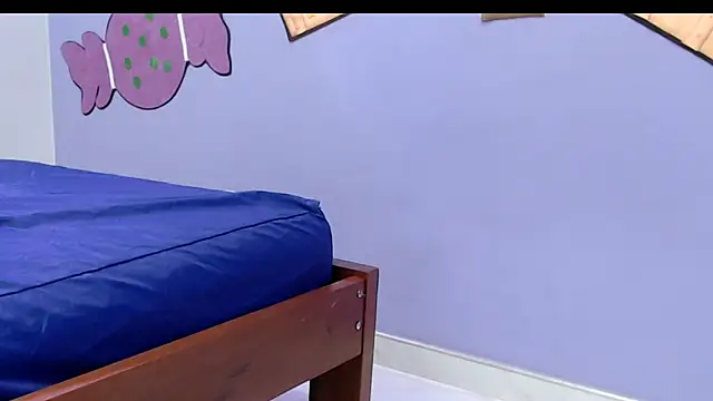 Snapshot of evaleribigtits18 chatting on 11-27-25, 07:05 evaleribigtits18 online show from 11-27-25, 07:05