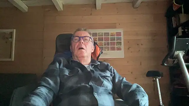 Snapshot of lelohop chatting on 02-16-26, 12:01 lelohop online show from 02-16-26, 12:01