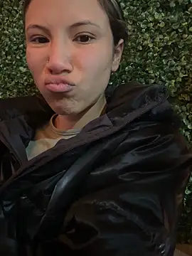 Snapshot of avans_15 chatting on 10-30-25, 12:01 avans 15 online show from 10-30-25, 12:01