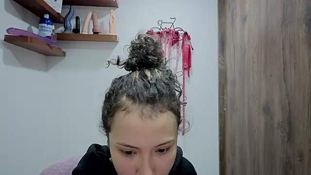 Snapshot of avans_15 chatting on 11-29-25, 11:19 avans 15 online show from 11-29-25, 11:19