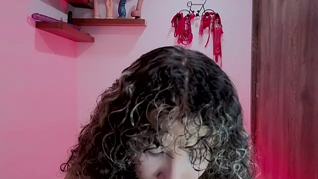 Snapshot of avans_15 chatting on 12-02-25, 11:11 avans 15 online show from 12-02-25, 11:11