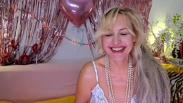 Snapshot of KelliRaid chatting on 02-17-25, 06:42 KelliRaid online show from 02-17-25, 06:42