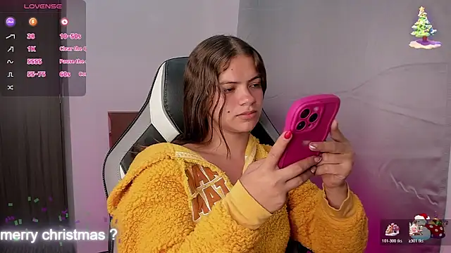 Snapshot of PaigeJayden chatting on 12-15-25, 02:49 PaigeJayden online show from 12-15-25, 02:49