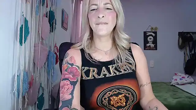 Snapshot of yulieth_anamar chatting on 01-02-25, 10:11 yulieth anamar online show from 01-02-25, 10:11