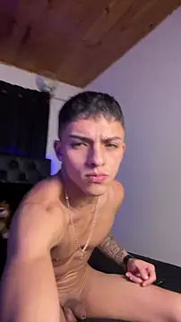 Snapshot of James1lee_ chatting on 10-31-25, 04:46 James1lee online show from 10-31-25, 04:46