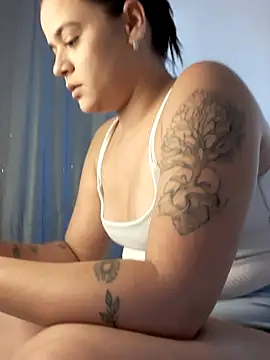 Snapshot of rebeccaareys chatting on 02-05-26, 08:35 rebeccaareys online show from 02-05-26, 08:35