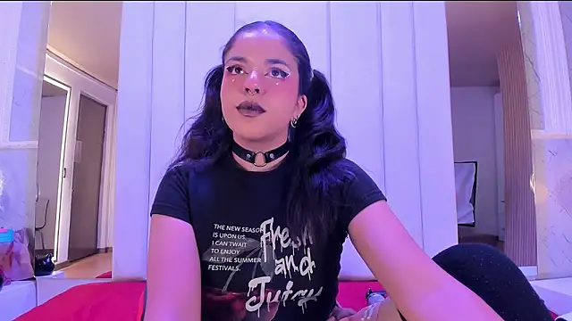 ivannabellini online show from 04-20-26, 01:58