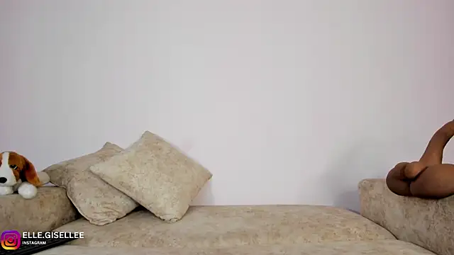 ElleGisellee online show from 01-15-25, 05:19