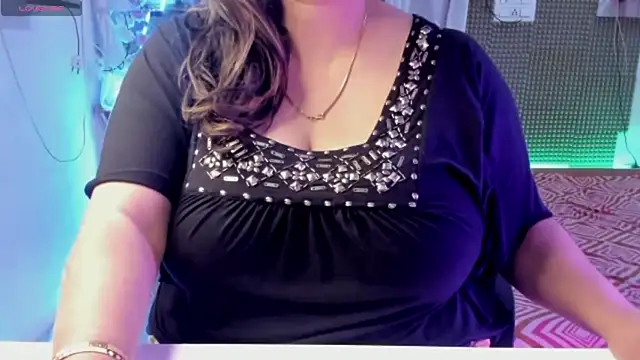 Snapshot of Gulabi_Queen chatting on 02-05-25, 12:27 Gulabi Queen online show from 02-05-25, 12:27