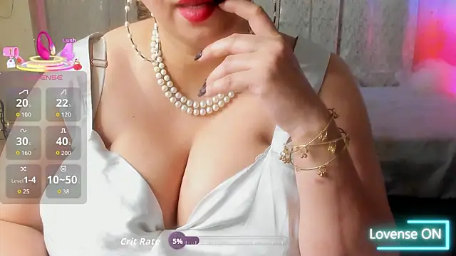 Snapshot of Gulabi_Queen chatting on 05-17-26, 06:26 Gulabi Queen online show from 05-17-26, 06:26