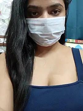 Snapshot of Myloveurvi chatting on 06-25-26, 05:39 Myloveurvi online show from 06-25-26, 05:39